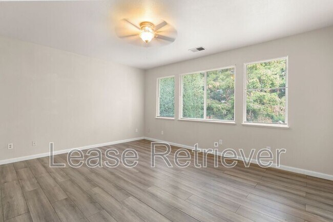 Building Photo - 4244 Lindsey Ln