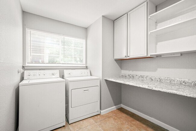 Building Photo - Four Bedroom Rental in Bridgewood!