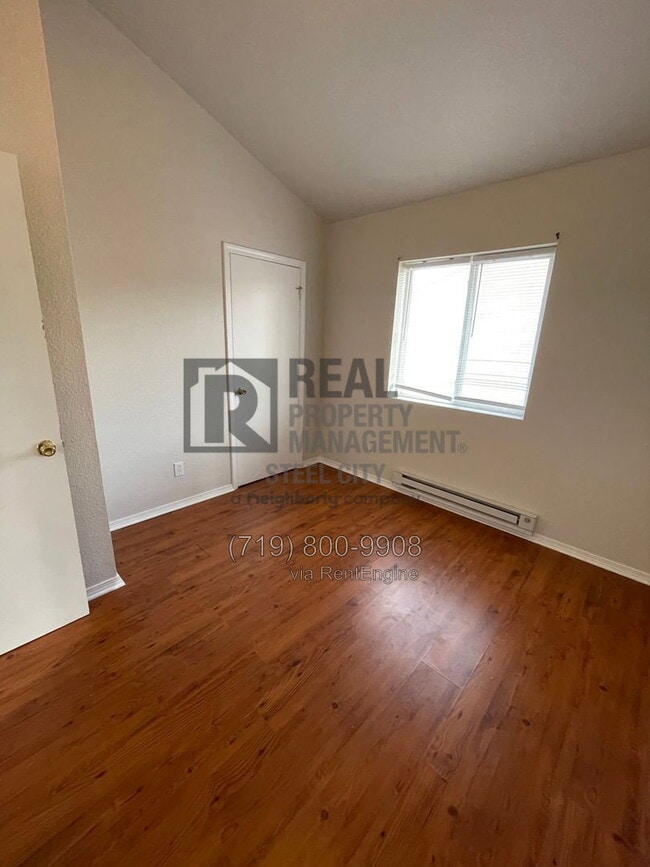 Building Photo - 1715 Oakshire Ln