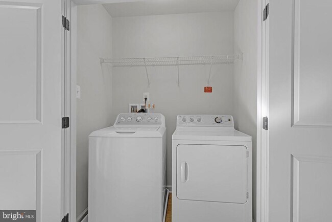 Building Photo - 22554 Cambridgeport Square