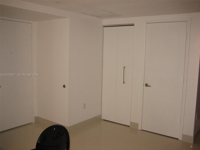 Building Photo - 485 Brickell Ave