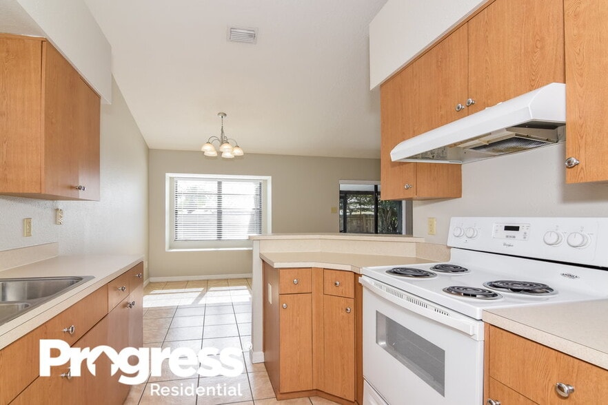 Building Photo - 1440 Tiverton Dr