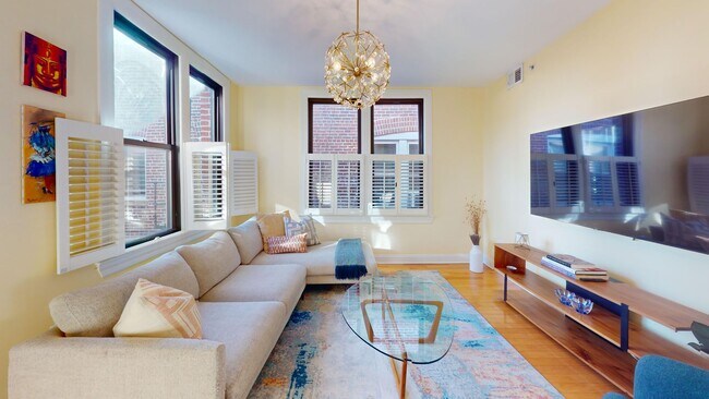 Building Photo - Top Floor Fully Furnished 1,000 Square Foot One Bedroom Plus Den in Kalorama