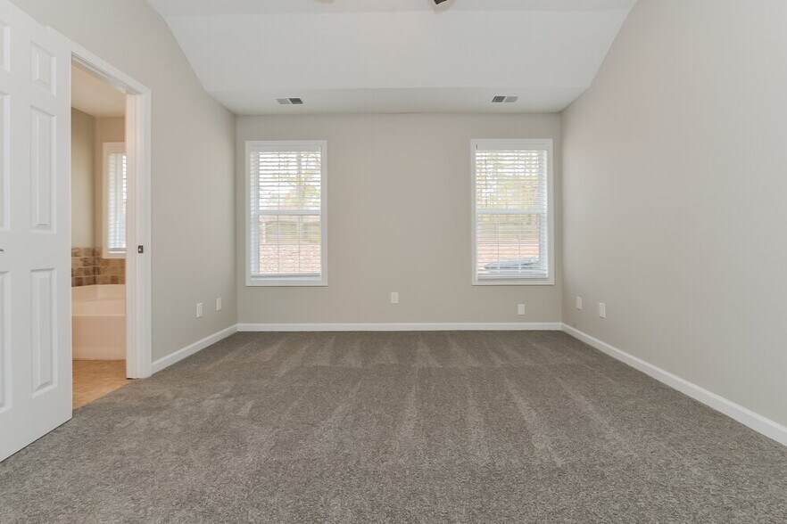 Building Photo - 509 Sarah's Ln