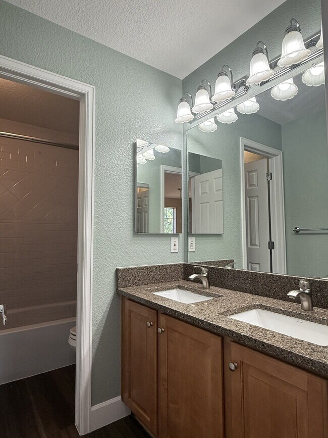 Building Photo - Gorgeous Reunion Home Features 4 Beds/2.5 Baths and Large Backyard. Close to Shopping, Dining and...