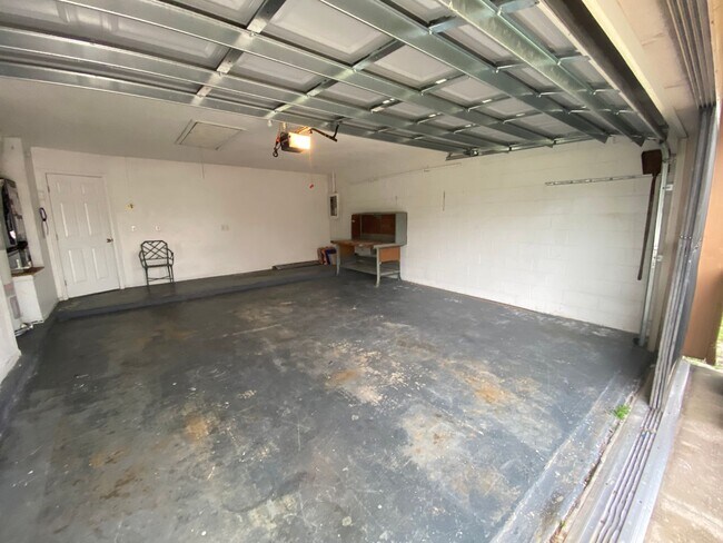 Building Photo - 3/2/2 Deltona available January 5, 2026
