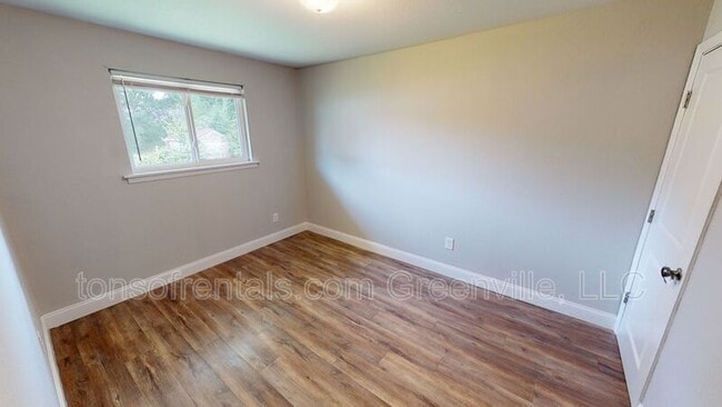 Building Photo - 84 W Park Dr