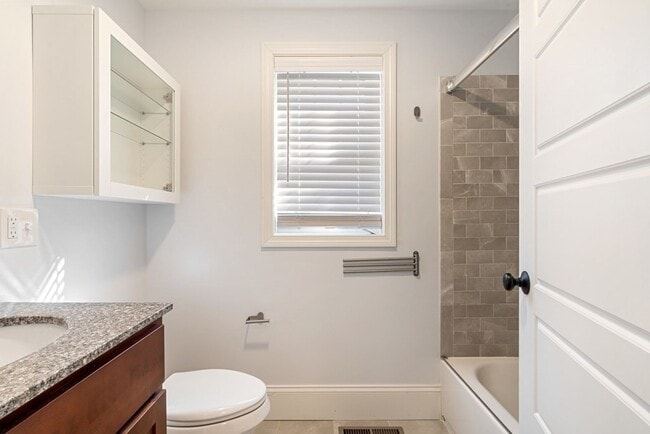 Building Photo - 220 White St