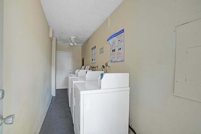 Building Photo - 4501 NE 21st Ave