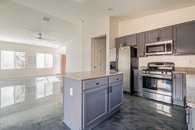 Building Photo - 2669 E Bellerive Dr