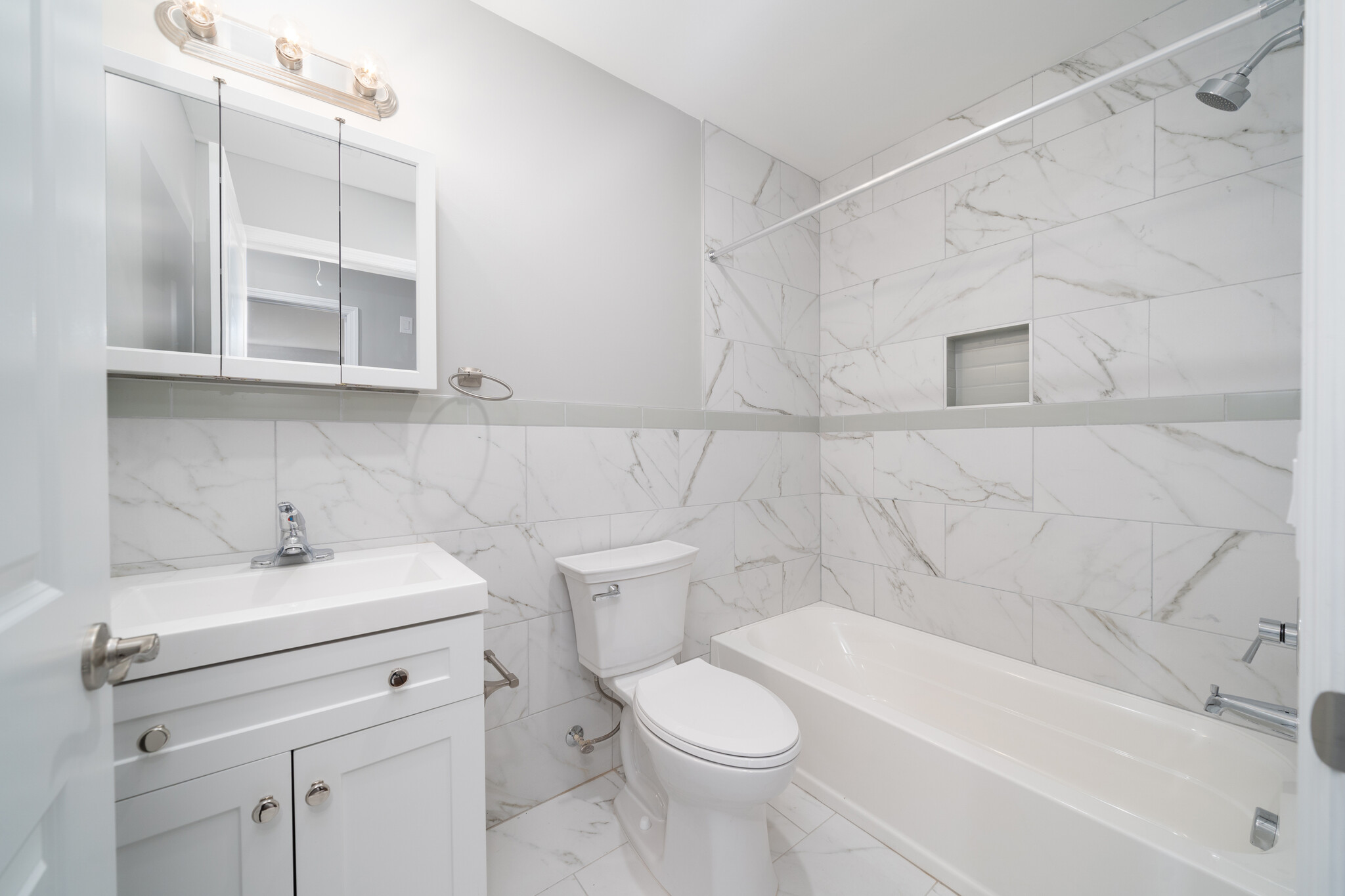 Hallway Bathroom - 235 16th Ave