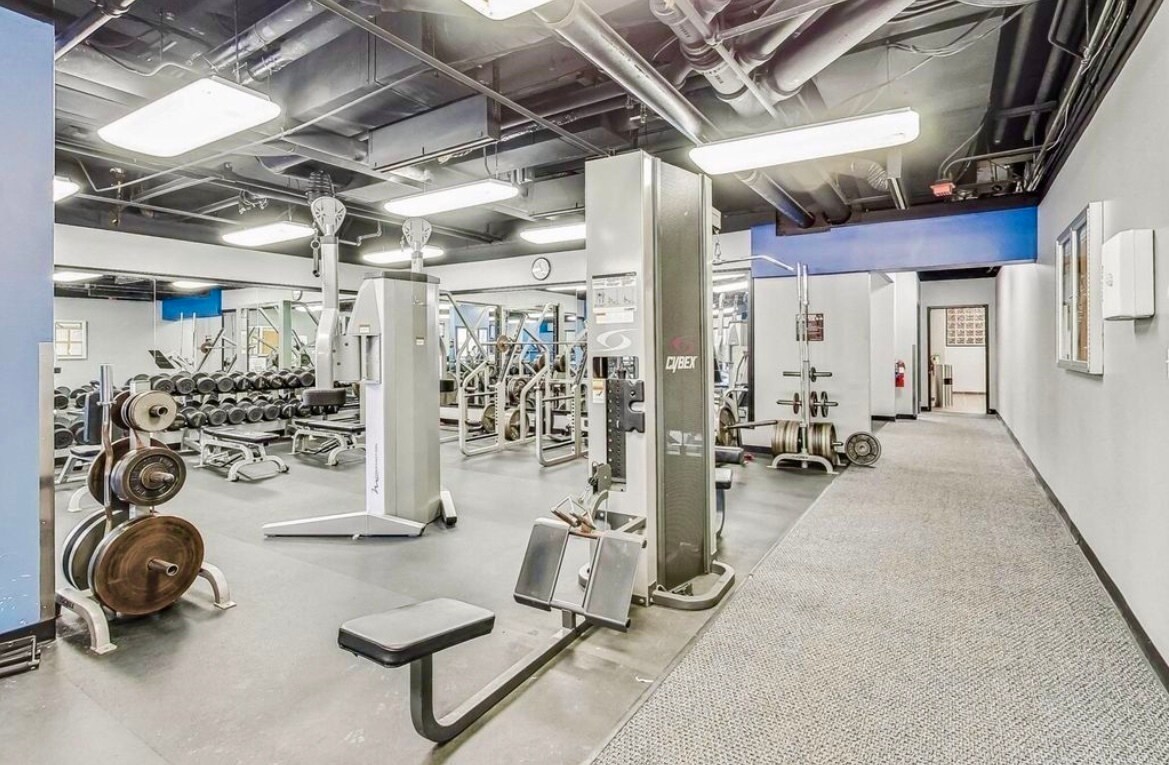 Building Photo - 10 E Ontario St