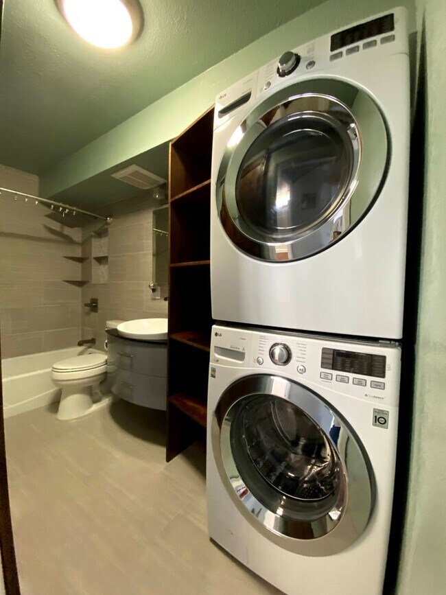 Building Photo - LELE PONO - Desirable high-rise in Pearlridge area. 2 bedrooms, 2 bath, 1 assigned parking stall,...
