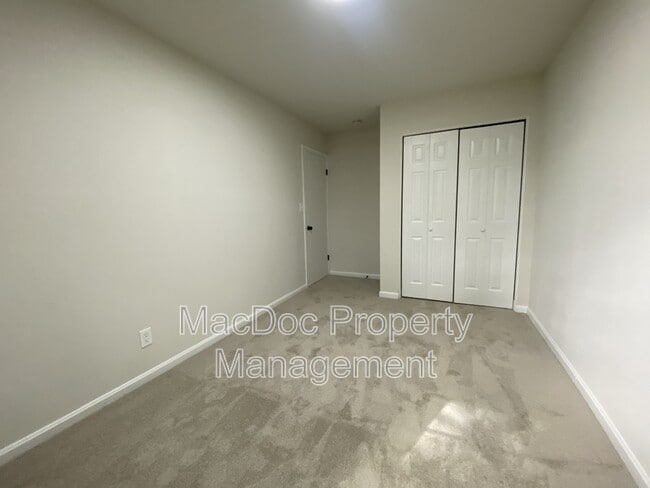 Building Photo - 9 Farrell Ln