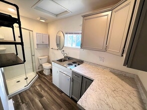 Building Photo - Studio for Rent