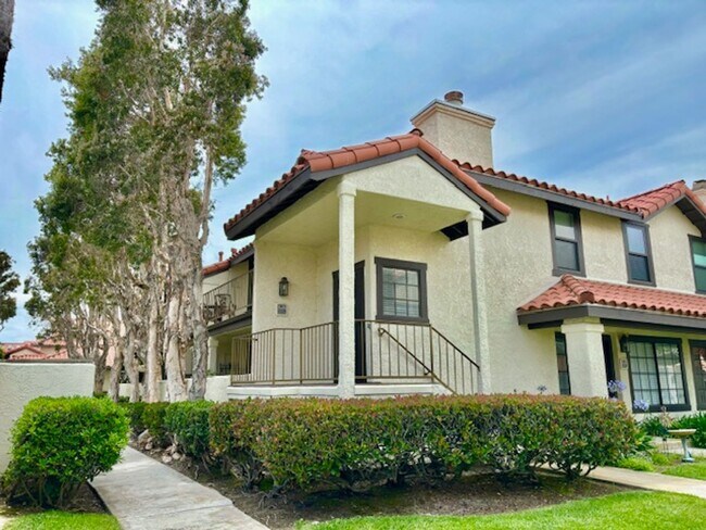 Building Photo - 2226 Martinique Ln