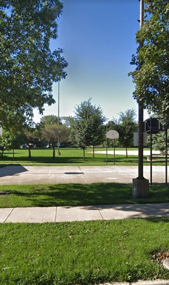 Beautiful park just steps away - 6116 N Meade Ave
