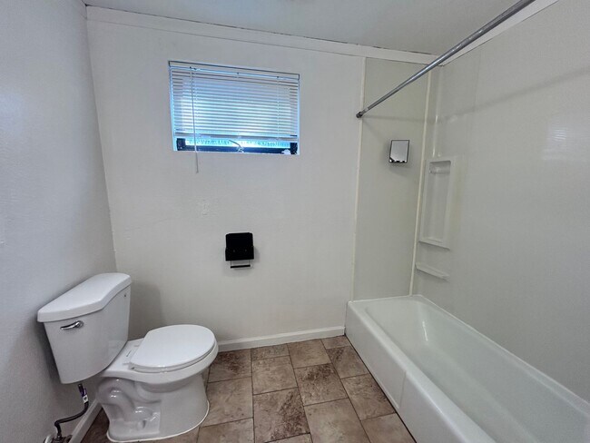 Building Photo - 441 Haggin Ave