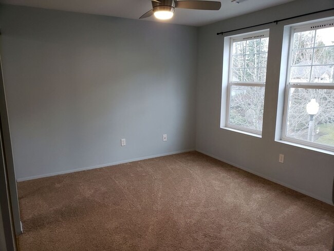 Building Photo - Beautiful Three Bedroom Centrally Located!