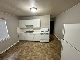 Building Photo - 206 Locust St