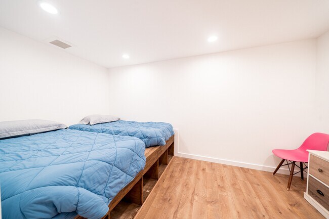 Building Photo - 2637 1/2 C St