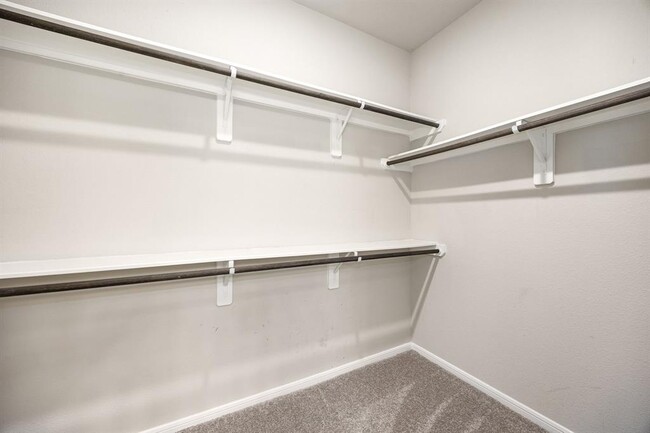 Building Photo - 22630 Rosebush Hl Rd
