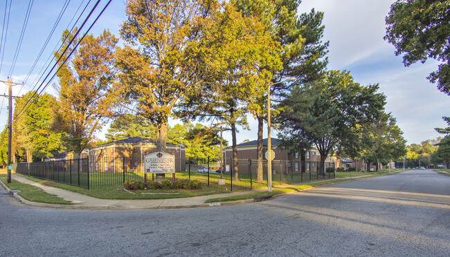 Building Photo - Greenbriar Apartments