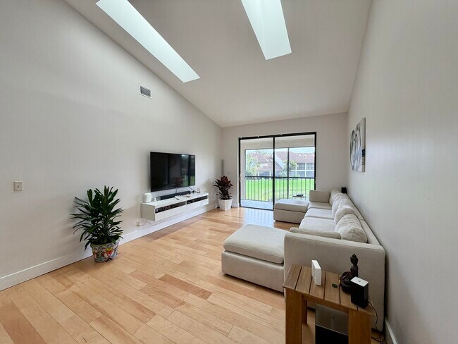 Building Photo - 7935 La Mirada Dr