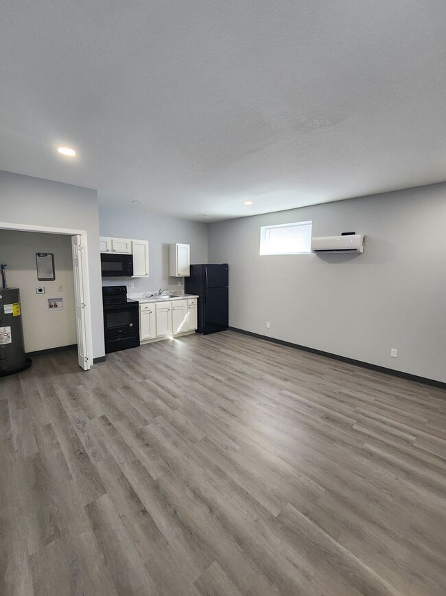 Primary Photo - 1 bed 1 bathroom apartment