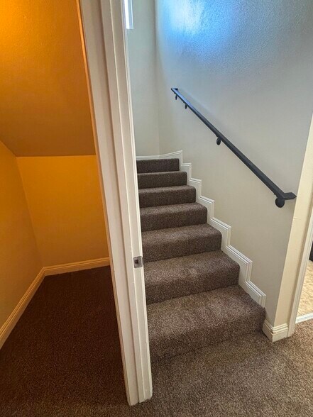 Building Photo - 732 E 74th St