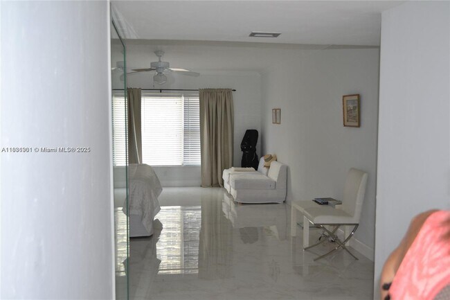 Building Photo - 3850 Galt Ocean Dr