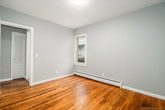 Building Photo - 9 Nicholas Square