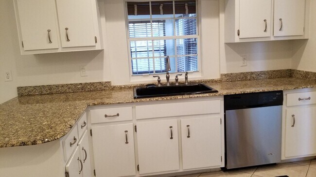 Building Photo - 12191 Broadleaf Ct