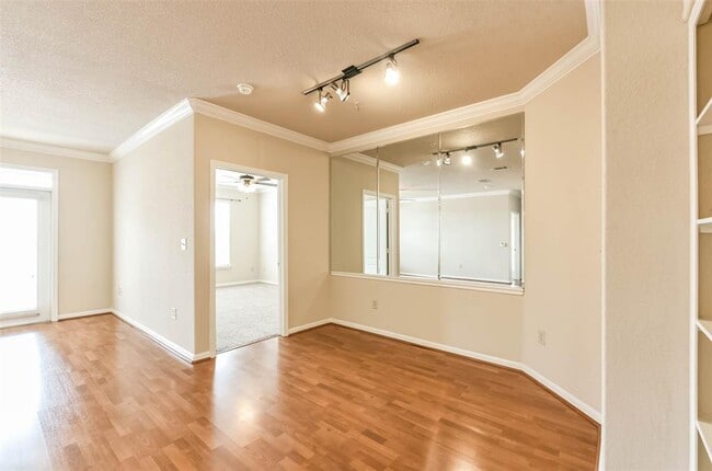 Building Photo - 1711 Old Spanish Trail