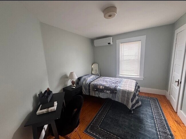 Building Photo - 18 Emerald Ave