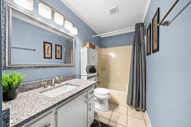 Building Photo - 503 Granada Cir