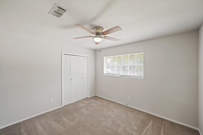 Building Photo - 2503 Knoll St