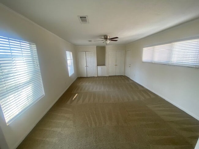 Building Photo - Large home located at 109 River Park Drive