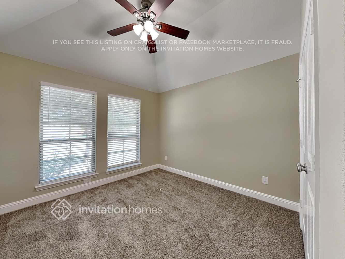 Building Photo - 5609 Paradise Dr
