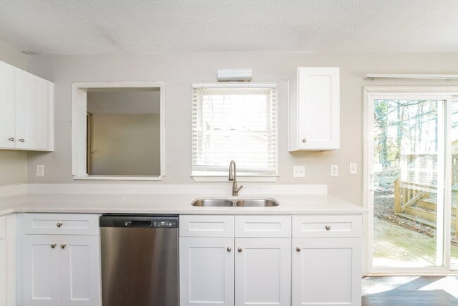 Building Photo - 1589 Cherry Hill Rd SW