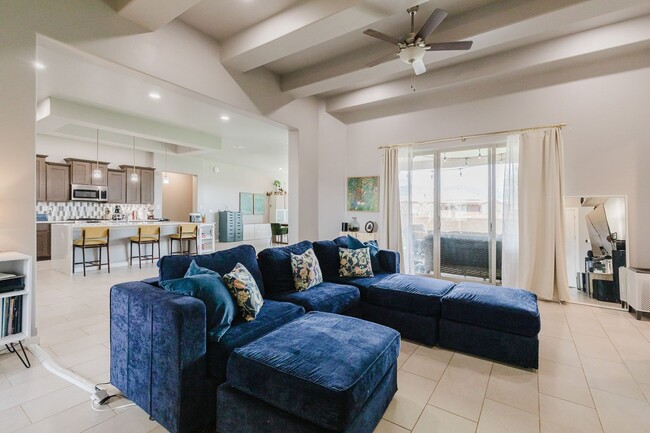 Building Photo - Modern 5 Bedroom Home with Solar Panels - MOVE IN SPECIAL: FIRST MONTH FREE!