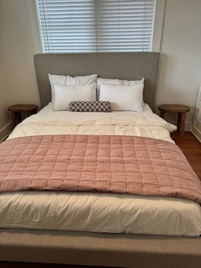 Building Photo - 3076 Melbourne St