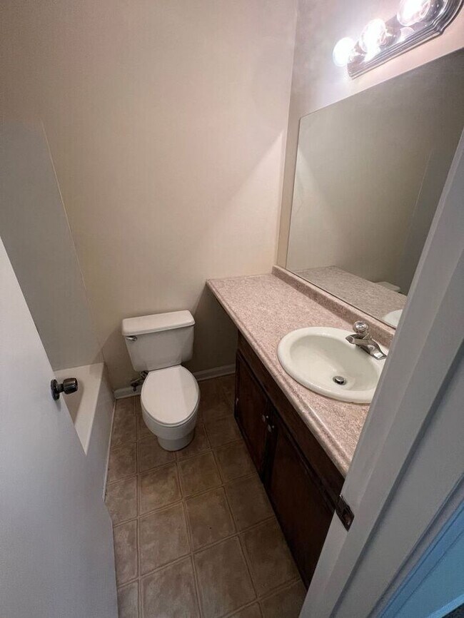 Building Photo - Now Ready! A 2 bedroom 2.5 bath in Norcross area!
