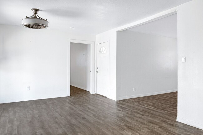 Building Photo - 4 Bedroom House Located in Tempe!