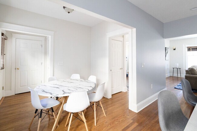 Building Photo - 1501 E 105th St