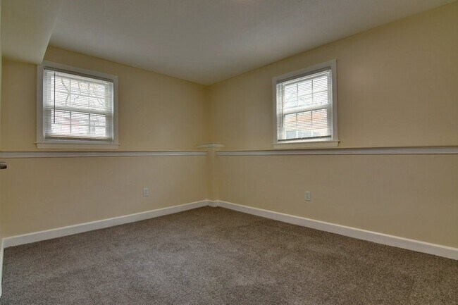 Building Photo - 27 Trull St