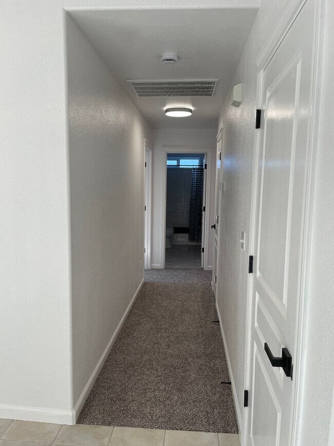 Building Photo - BEAUTIFUL 3 BEDROOM HOME FOR RENT