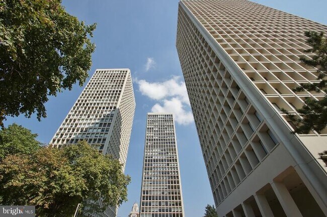 Building Photo - 220 Locust St