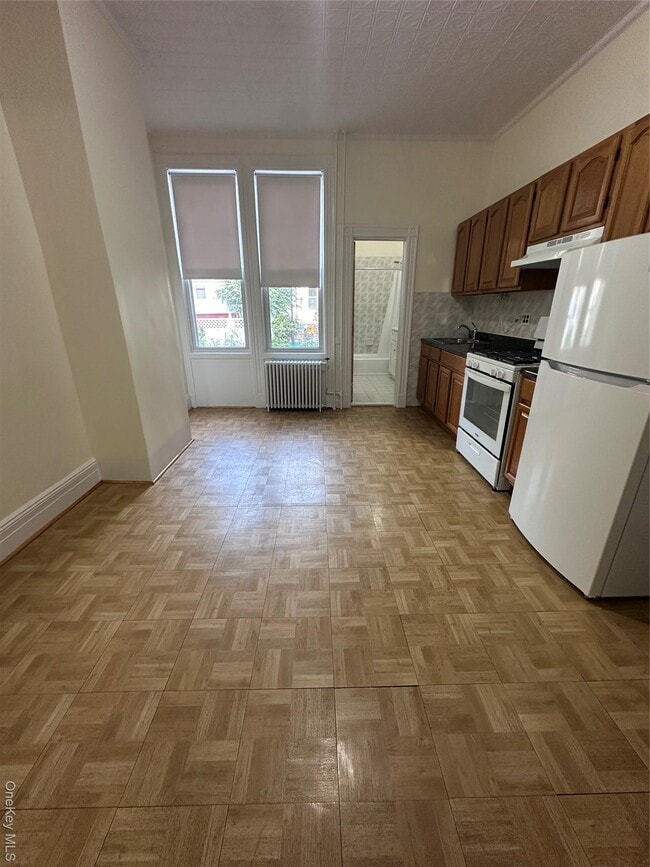 Building Photo - 19-39 Gates Ave