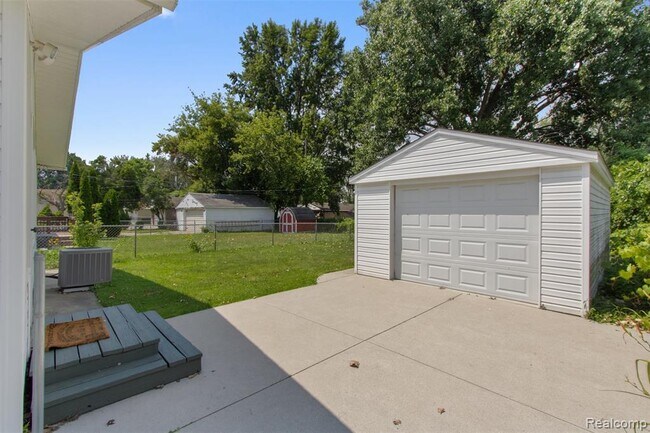 Building Photo - 27361 Delton St